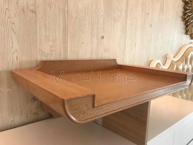 Mẫu bàn thờ gỗ sồi cao cấp màu nâu sáng với thiết kế đơn giản nhưng không kém phần tinh tế, sang trọng